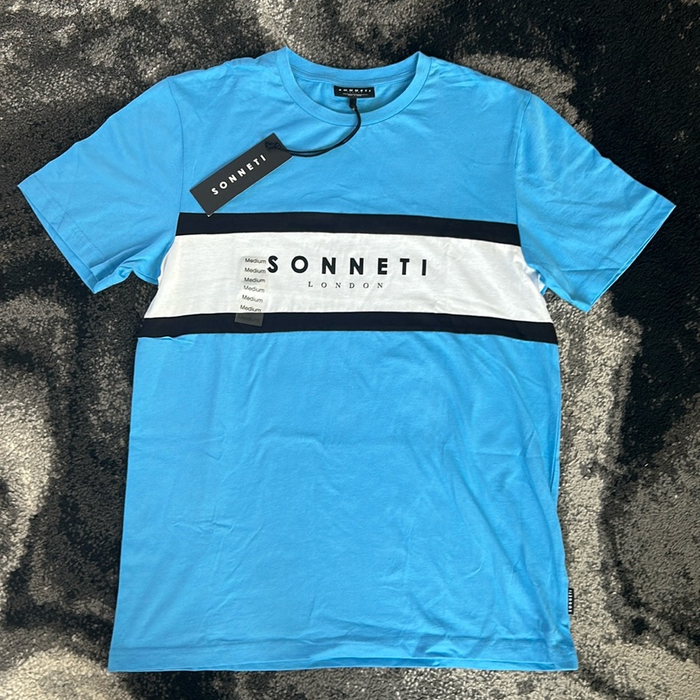 Men white Tshirt